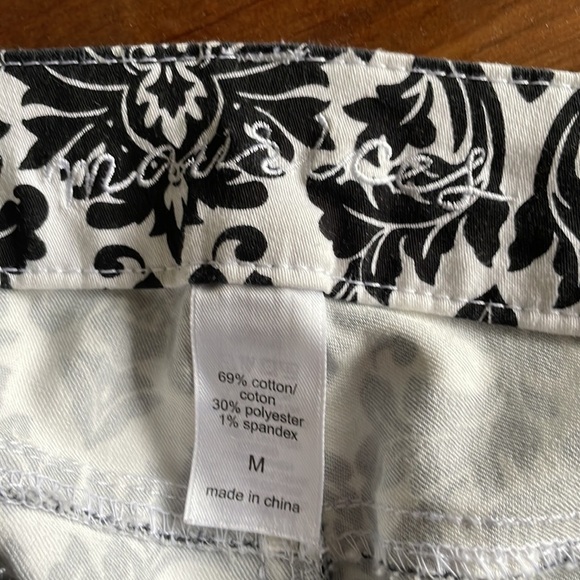 Maurice’s Floral Tapered Leg‎ Pants - Picture 8 of 8